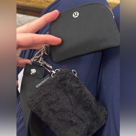 NWT Lululemon Dual Pouch Wristlet - Plush Fleece Black - Picture 6 of 6